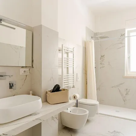 Just Here - L'artista * Bari