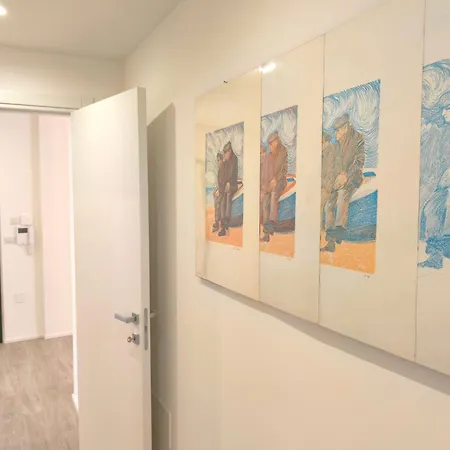 Just Here - L'artista *