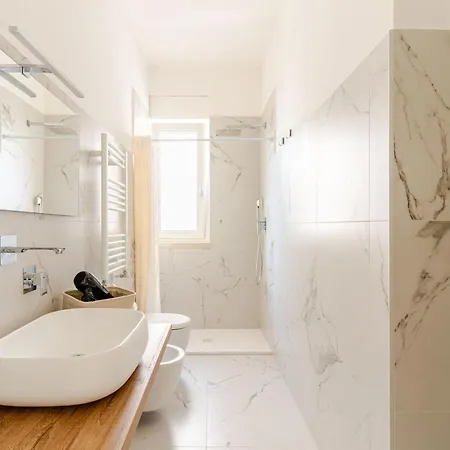 Just Here - L'artista * Bari