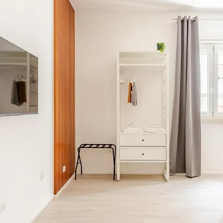 Just Here - L'artista * Bari