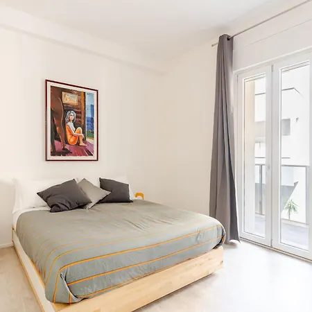 Just Here - L'artista * Bari