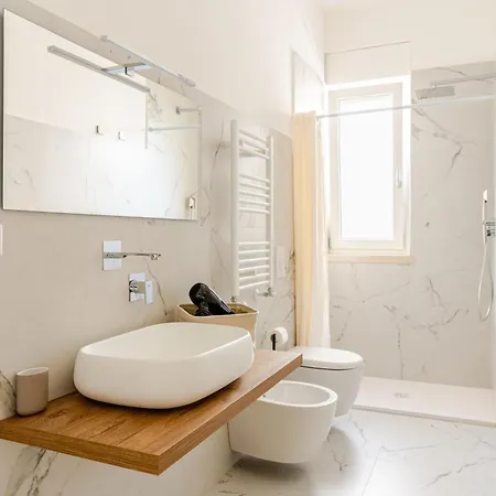 Just Here - L'artista * Bari